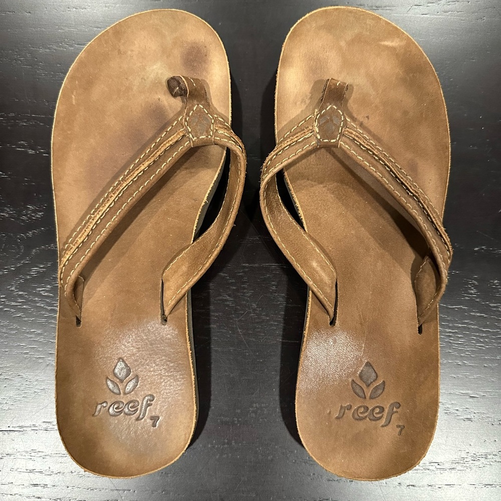 Women’s brown leather Reef flip flops size 7